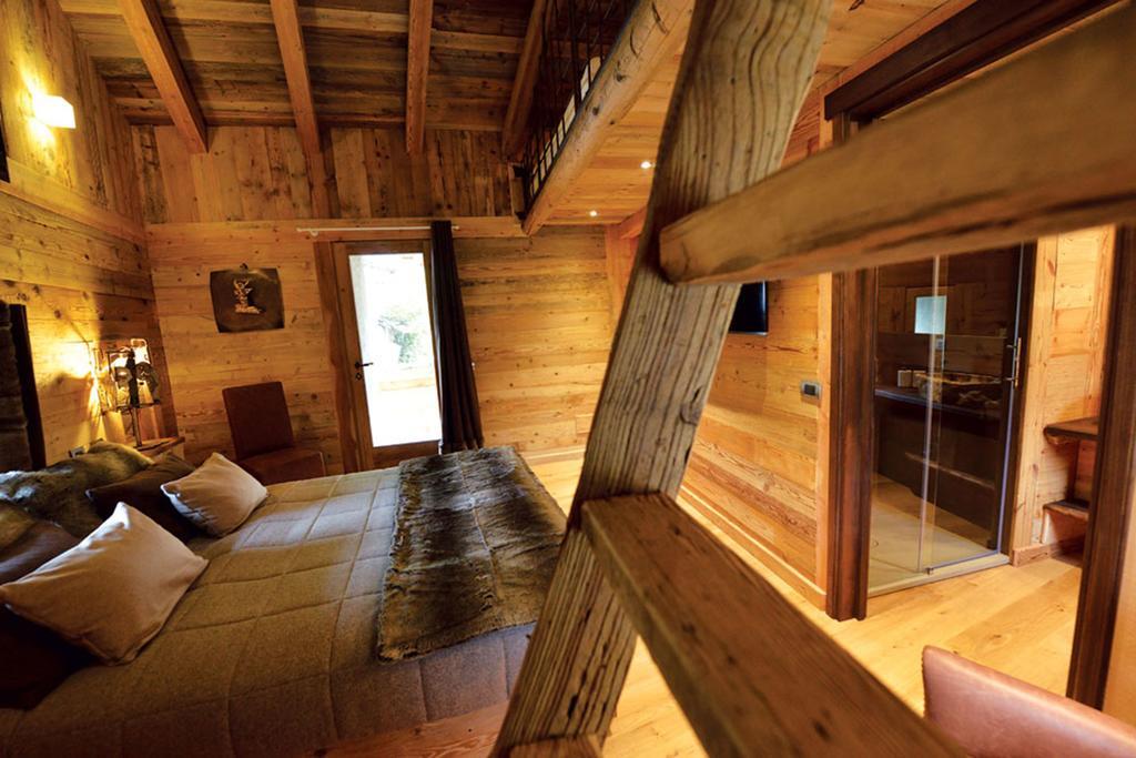 La Maison De Dolphe Chalet De Charme & Art Gallery Brusson Kamer foto