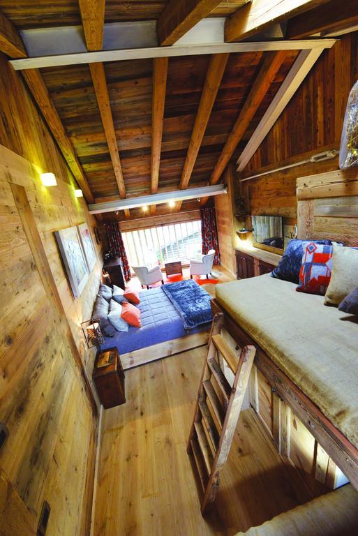 La Maison De Dolphe Chalet De Charme & Art Gallery Brusson Kamer foto